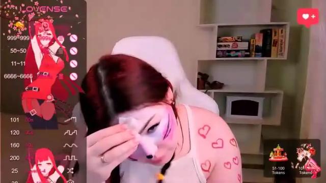 Image 6 of blooomcrystal Stream on Chaturbate on 17 months ago