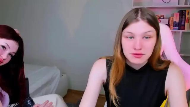 Image 12 of blooomcrystal Stream on Chaturbate on 16 months ago