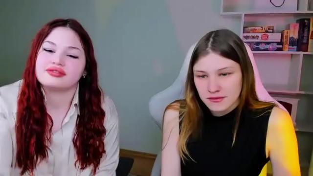 Image 2 of blooomcrystal Stream on Chaturbate on 16 months ago