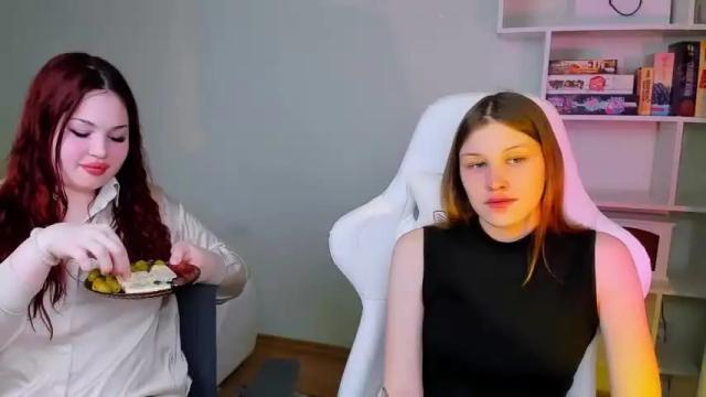 Image 3 of blooomcrystal Stream on Chaturbate on 16 months ago