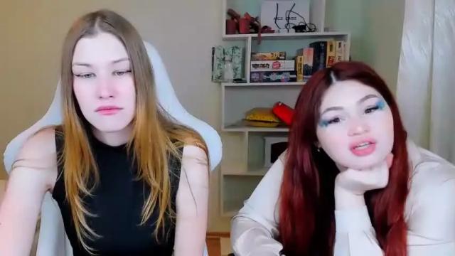 Image 3 of blooomcrystal Stream on Chaturbate on 16 months ago