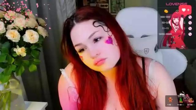 Image 4 of blooomcrystal Stream on Chaturbate on 16 months ago
