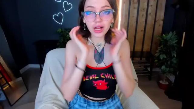 Image 3 of blue_eye_twinkle Stream on Chaturbate on 17 months ago