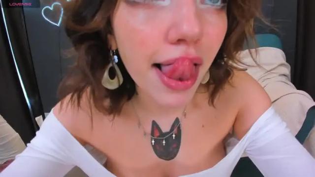 Image 4 of blue_eye_twinkle Stream on Chaturbate on 15 months ago