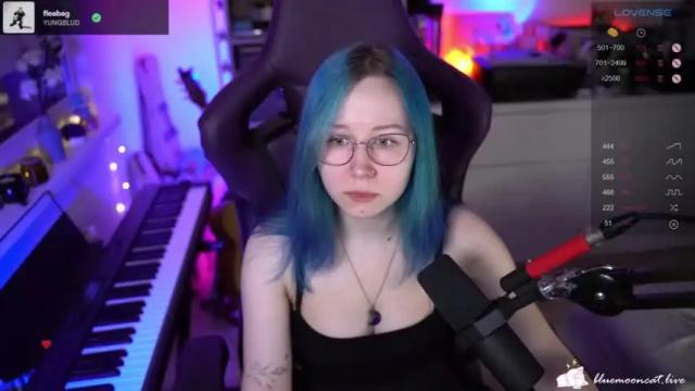 Image 2 of blue_mooncat Stream on Chaturbate on 15 months ago