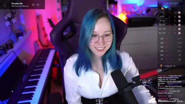 Image 3 of blue_mooncat Stream on Chaturbate on 15 months ago