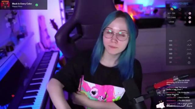 Image 7 of blue_mooncat Stream on Chaturbate on 15 months ago