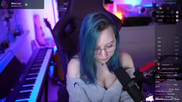 Image 4 of blue_mooncat Stream on Chaturbate on 15 months ago