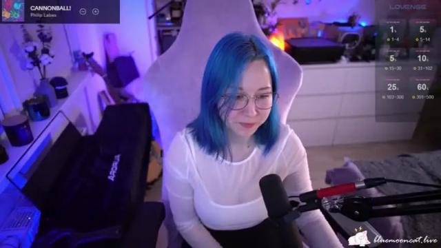 Image 3 of blue_mooncat Stream on Chaturbate on 16 months ago