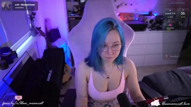 Image 3 of blue_mooncat Stream on Chaturbate on 13 months ago
