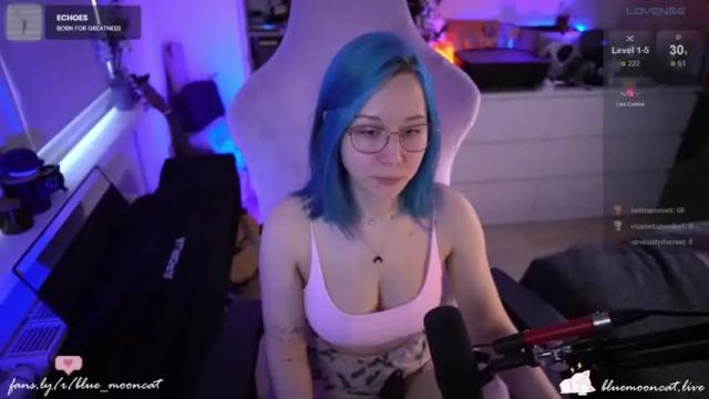 Image 8 of blue_mooncat Stream on Chaturbate on 13 months ago