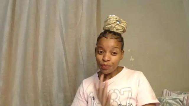Image 2 of bluedi622952 Stream on Chaturbate on 15 months ago
