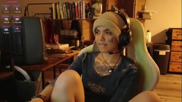 Image 10 of bluedweeb Stream on Chaturbate on 4 months ago