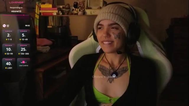 Image 10 of bluedweeb Stream on Chaturbate on 3 months ago