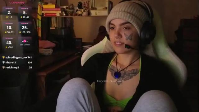 Image 2 of bluedweeb Stream on Chaturbate on 3 months ago