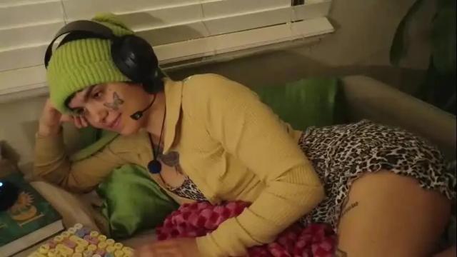 Image 8 of bluedweeb Stream on Chaturbate on 3 months ago