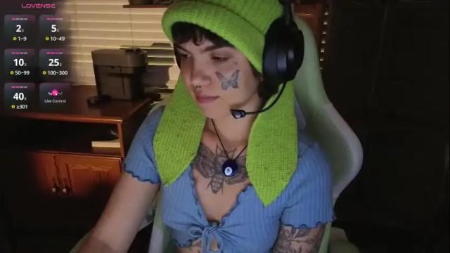 Image 2 of bluedweeb Stream on Chaturbate on 3 months ago