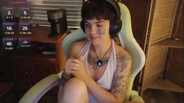 Image 10 of bluedweeb Stream on Chaturbate on 2 months ago