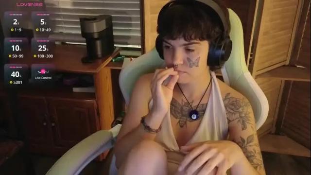 Image 11 of bluedweeb Stream on Chaturbate on 2 months ago