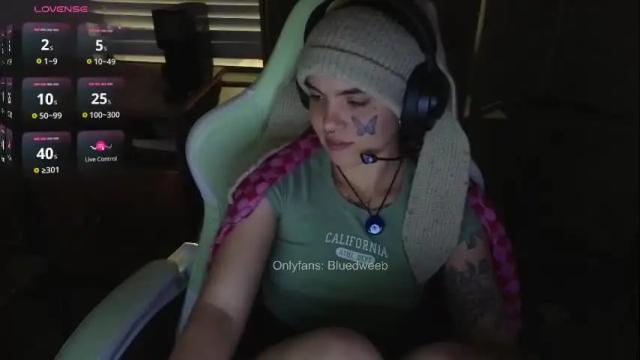 Image 4 of bluedweeb Stream on Chaturbate on 2 months ago