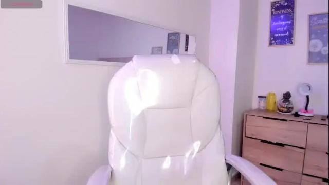 Image 10 of bluee_hazell Stream on Chaturbate on 1 month ago