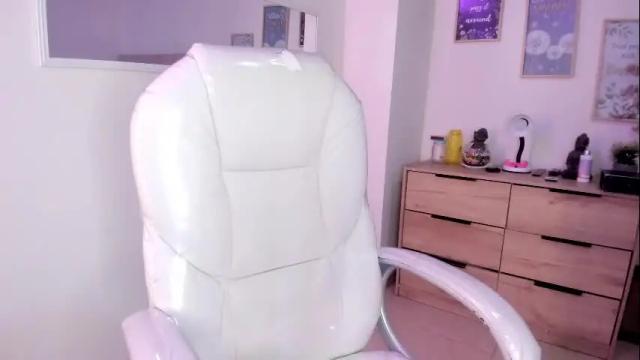 Image 7 of bluee_hazell Stream on Chaturbate on 1 month ago