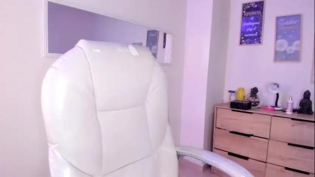Image 7 of bluee_hazell Stream on Chaturbate on 1 month ago