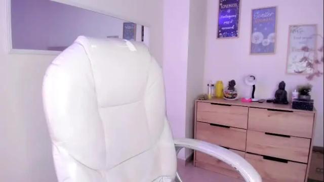 Image 4 of bluee_hazell Stream on Chaturbate on 1 month ago