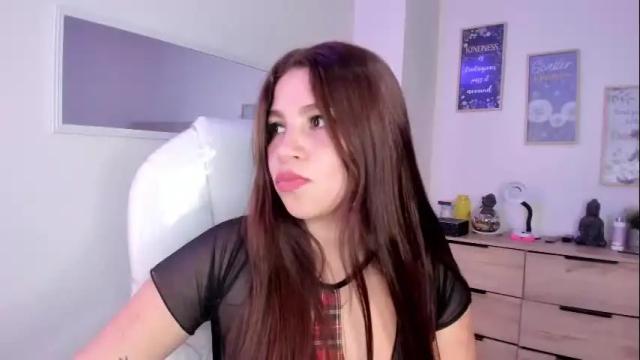 Image 2 of bluee_hazell Stream on Chaturbate on 1 month ago