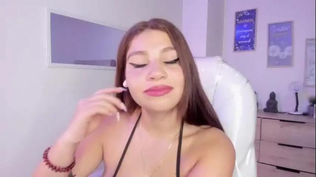 Image 11 of bluee_hazell Stream on Chaturbate on 3 days ago