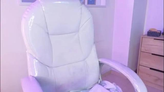 Image 3 of bluee_hazell Stream on Chaturbate on 1 month ago