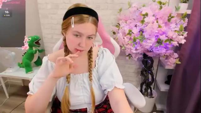 Image 3 of blush_ellie Stream on Chaturbate on 26 days ago