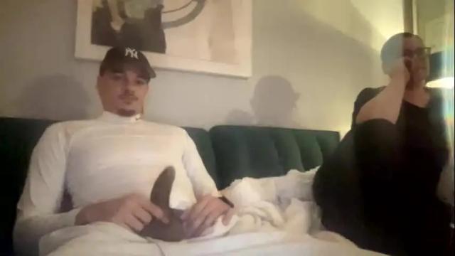 Image 10 of bobbyandnancy44 Stream on Chaturbate on 17 months ago