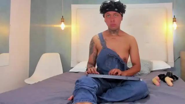 Image 6 of bobbycox_ Stream on Chaturbate on 16 months ago