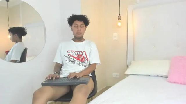 Image 6 of bobbycox_ Stream on Chaturbate on 13 months ago