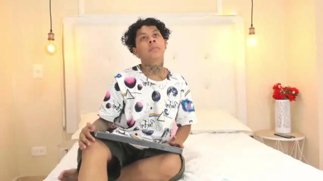 Image 2 of bobbycox_ Stream on Chaturbate on 13 months ago