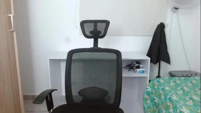 Image 3 of bonni_blonde Stream on Chaturbate on 6 months ago