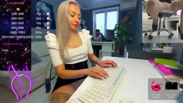 Image 3 of bonnie_annd_clyde Stream on Chaturbate on 14 months ago