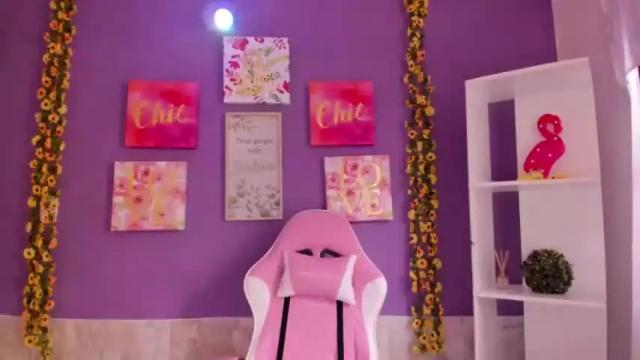 Image 2 of bonnie_benet Stream on Chaturbate on 13 months ago