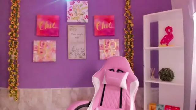 Image 8 of bonnie_benet Stream on Chaturbate on 13 months ago