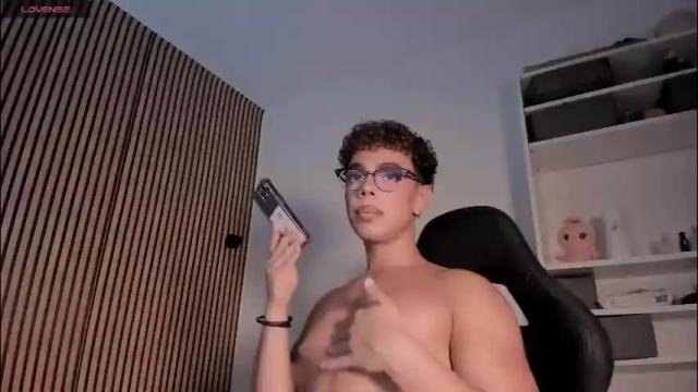 Image 2 of bonny_shine599 Stream on Chaturbate on 1 month ago