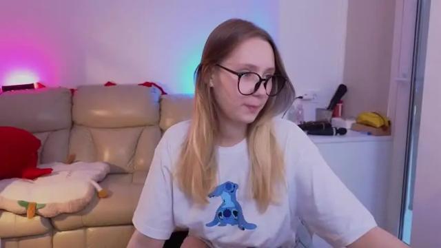 Image 7 of boooooom_ Stream on Chaturbate on 19 months ago