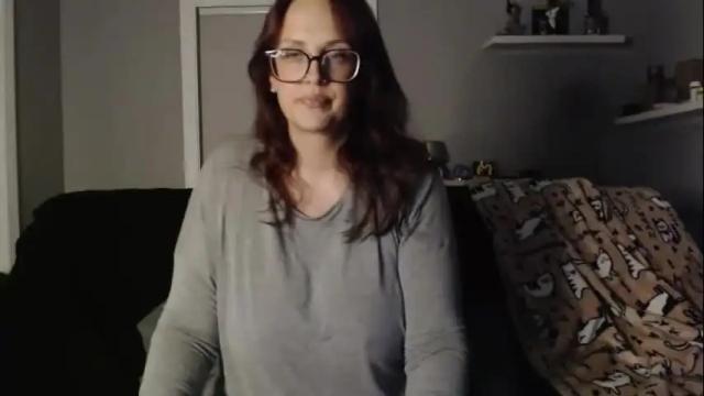 Image 2 of boredbustyhousewife Stream on Chaturbate on 8 days ago