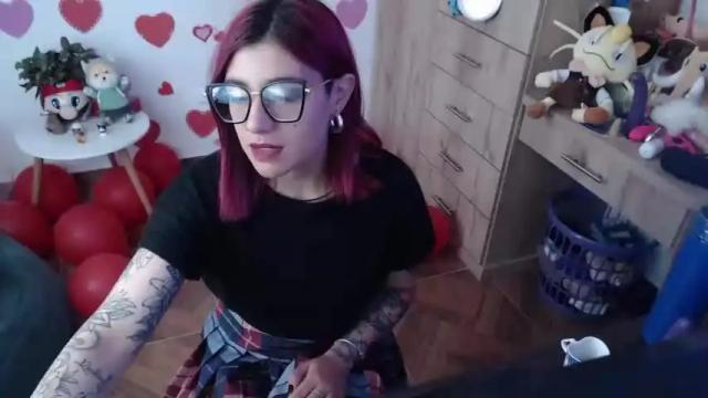Image 4 of bradandmiahot Stream on Chaturbate on 14 months ago