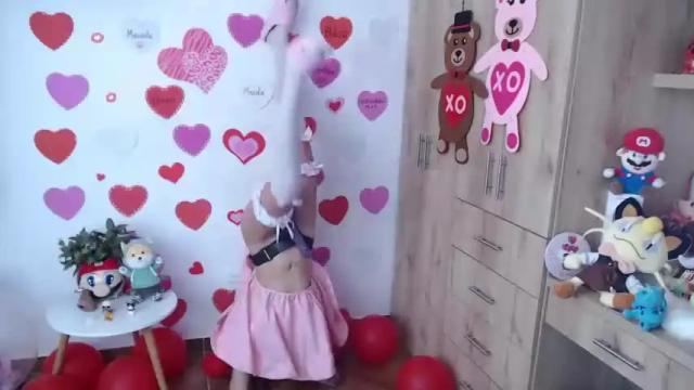 Image 12 of bradandmiahot Stream on Chaturbate on 14 months ago