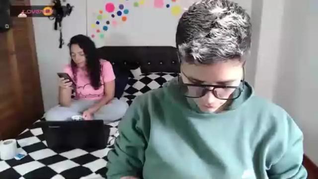 Image 3 of brattandmadison Stream on Chaturbate on 14 months ago