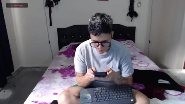 Image 2 of brattandmadison Stream on Chaturbate on 18 months ago