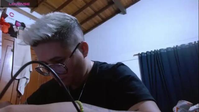 Image 4 of brattandmadison Stream on Chaturbate on 5 months ago