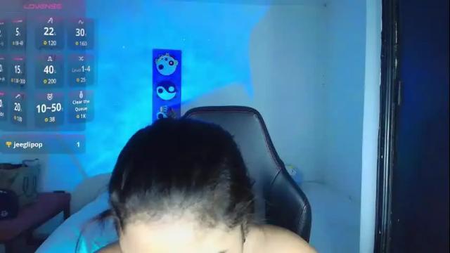 Image 2 of bratz_evans Stream on Chaturbate on 9 days ago