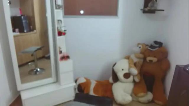 Image 3 of bratz_xx18 Stream on Chaturbate on 2 months ago